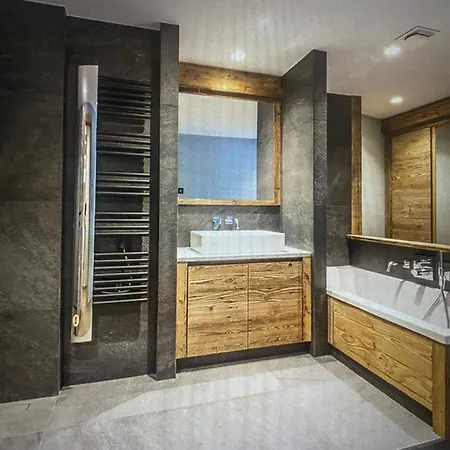 De Luxe Avec Piscine, Sauna, Hammam, Cinema Apartment *